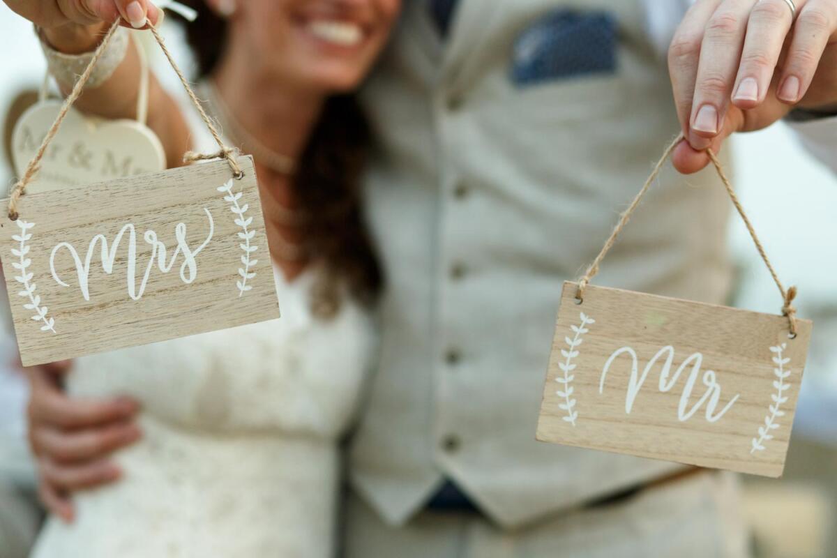 Mr-mrs-wedding-sign