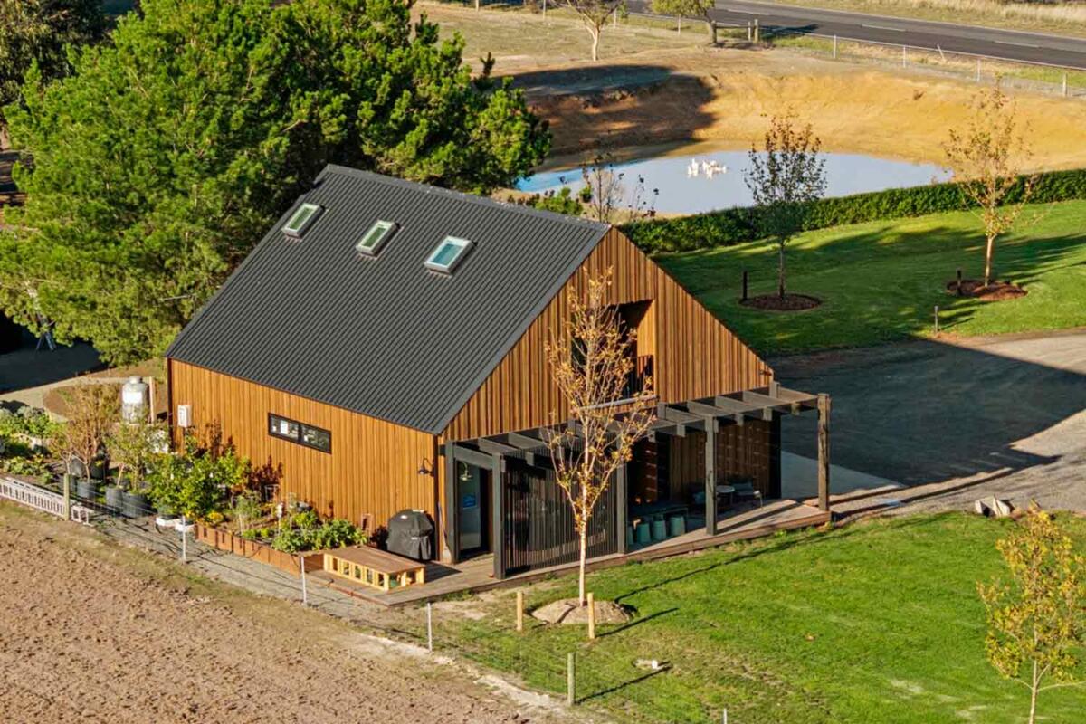 The Loft at Dallah Chapel - Architectural accommodation space near Ballarat